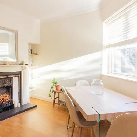 Отель Guestready - Tranquil Retreat In Chapelizod Дублин